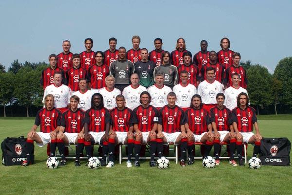 Download this Milan Squad Pose picture