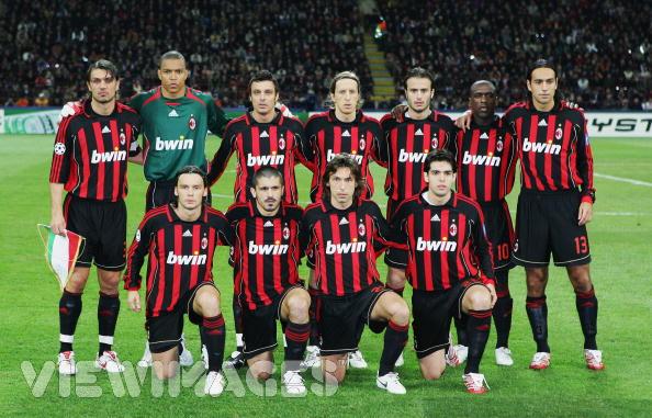 Download this Milan Squad Pose picture